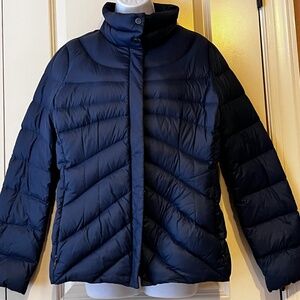 Lands End Navy Ultra Light Puffy Jacket size Medium